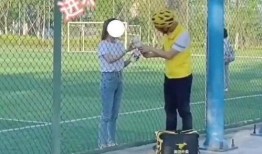 体育生栏杆救人操视频吃瓜,体育生英勇救人瞬间引网友热议